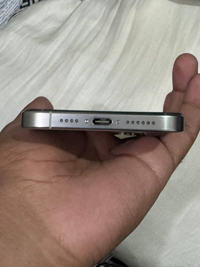 Apple iPhone 15 Pro Max 2