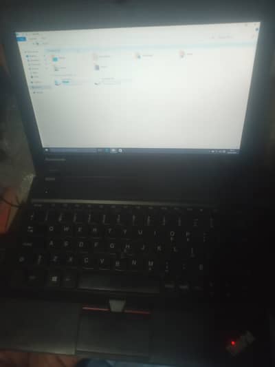 Lenovo think pad x131e i3 2nd 4gb ram 250 hard