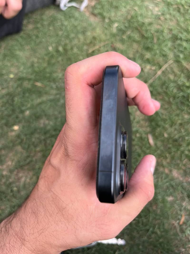 Apple iPhone 15 Pro Max 2