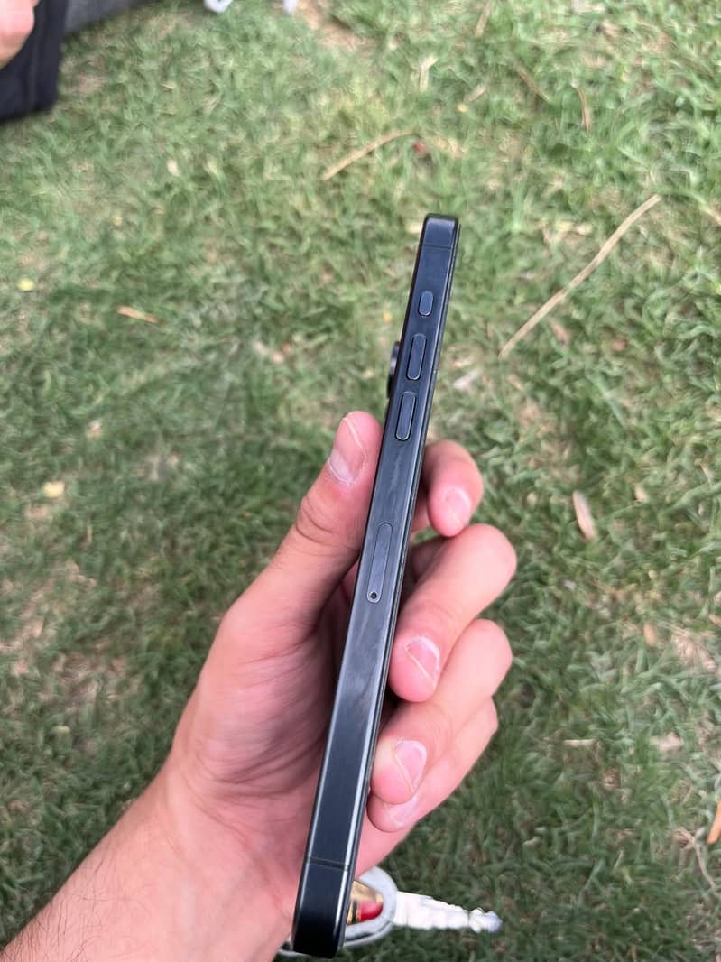 Apple iPhone 15 Pro Max 3