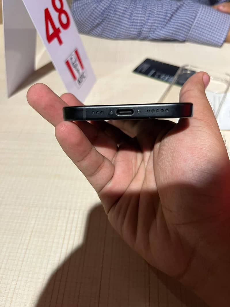 Apple iPhone 15 4
