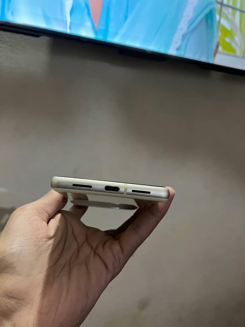 Google Pixel 7 4