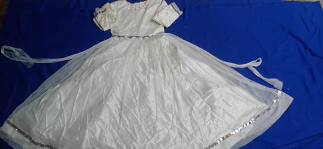 White color Maxsi frok for girl.