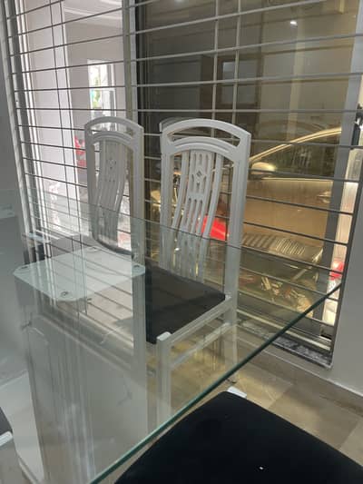 Dining Table and chairs for sale in reasonable price