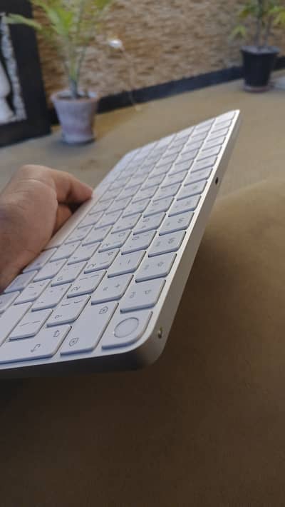 Brand New condition 10/10 only 7 days used  Keyboard