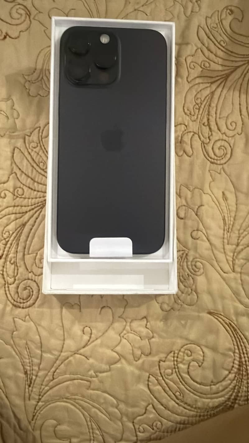 Apple iPhone 16 Pro Max 0