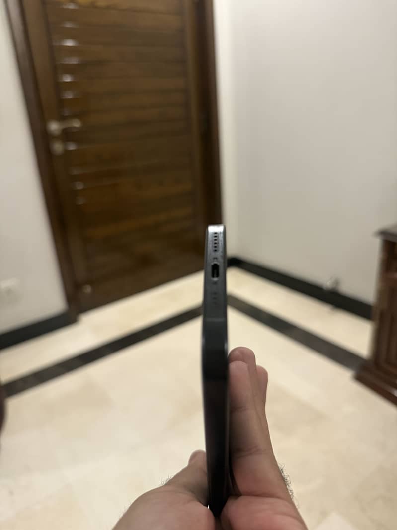 Apple iPhone 16 Pro Max 1