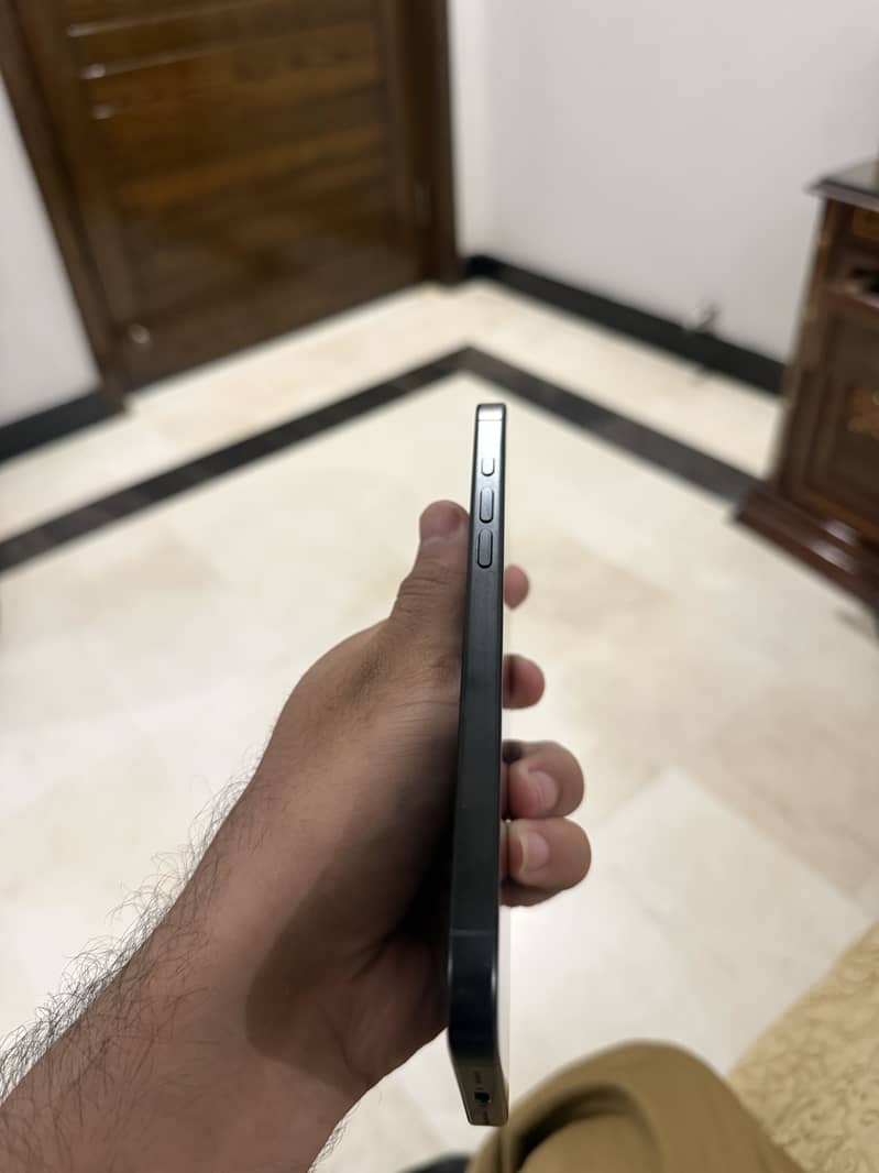 Apple iPhone 16 Pro Max 5
