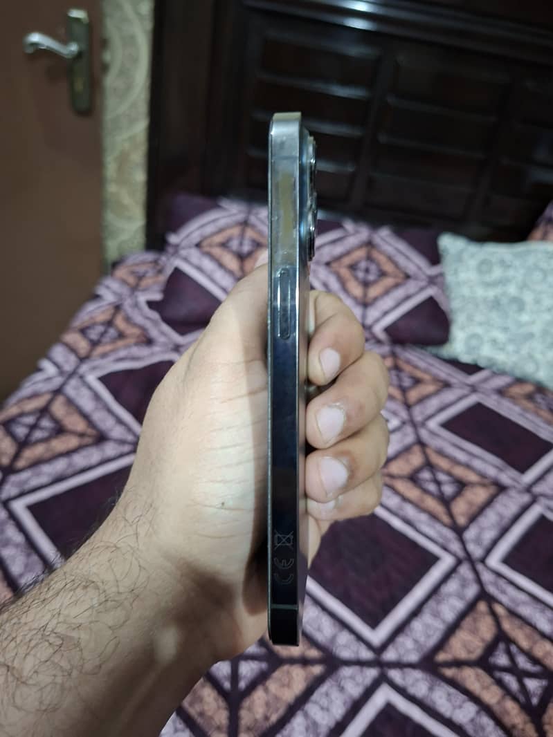Apple iPhone 13 Pro 2