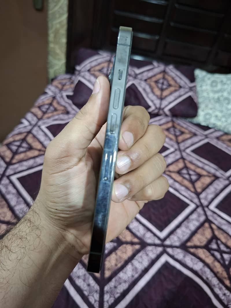 Apple iPhone 13 Pro 4