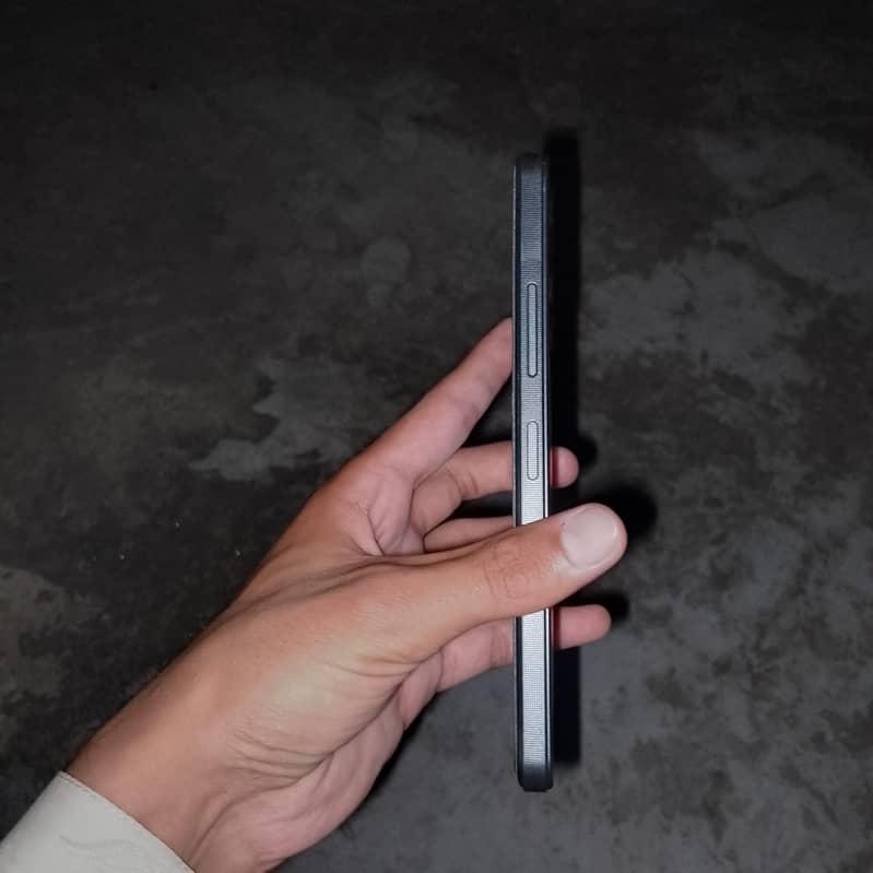 HMD Aura 2