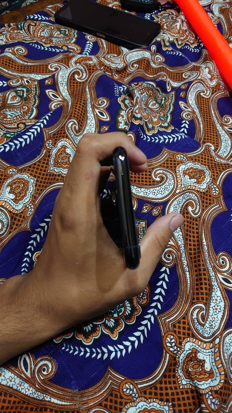 Apple iPhone 11 Pro 3
