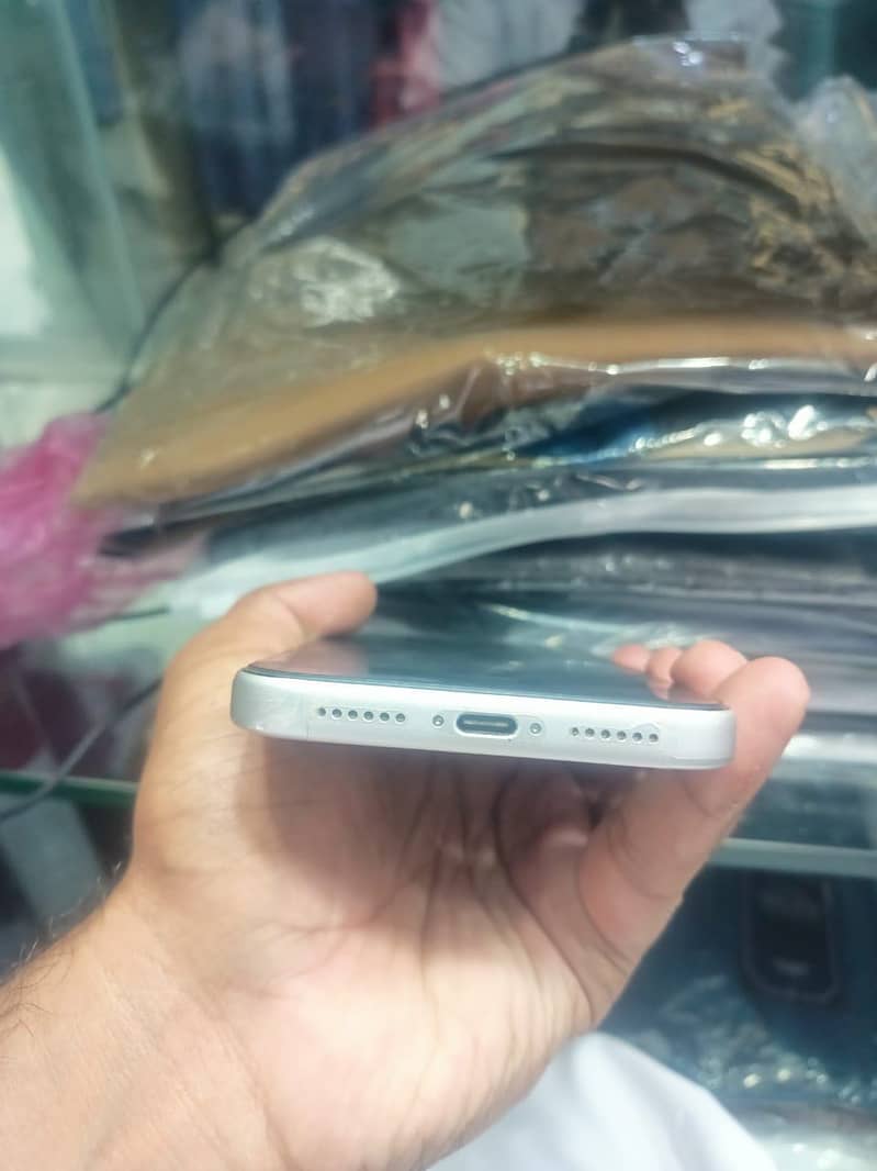 Apple iPhone 17 Pro Max 4
