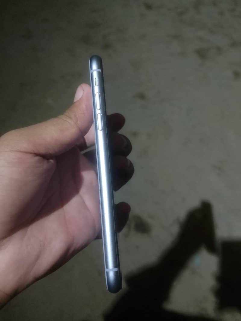 Apple iPhone 11 Pro 4