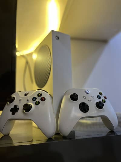 Xbox Series S (1TB) + Games