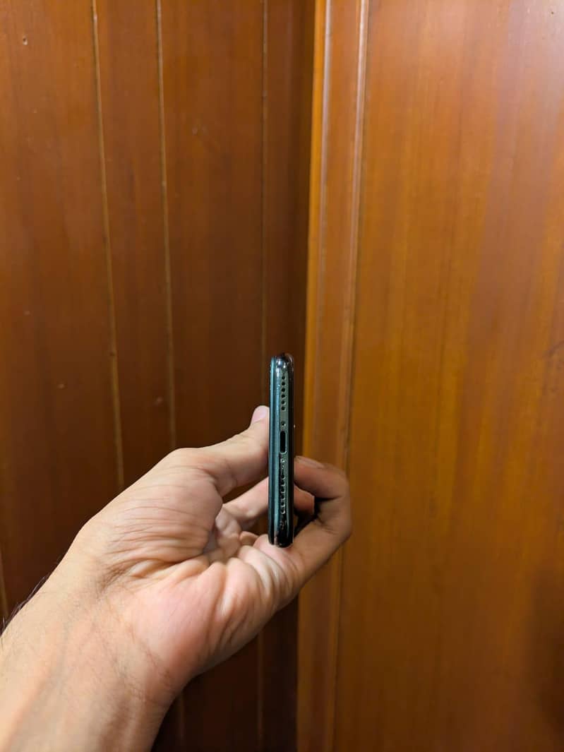 Apple iPhone X 4