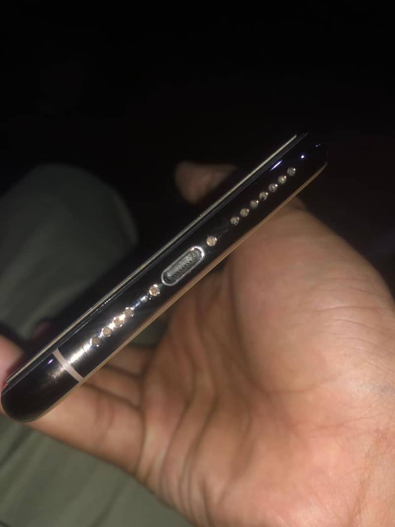 Apple iPhone 11 Pro Max 2
