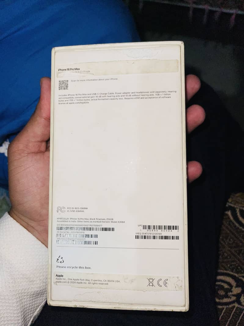Apple iPhone 16 Pro Max 9