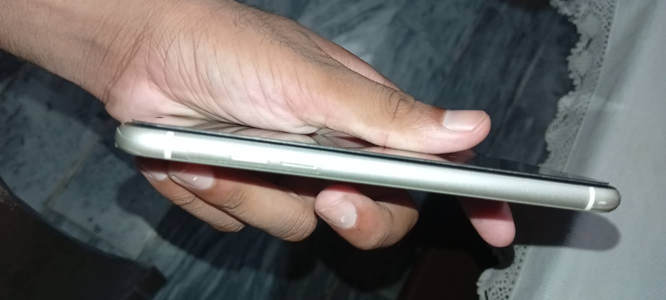 Apple iPhone 11 3