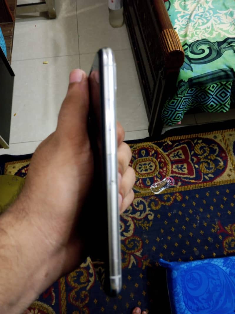 Apple iPhone X 3