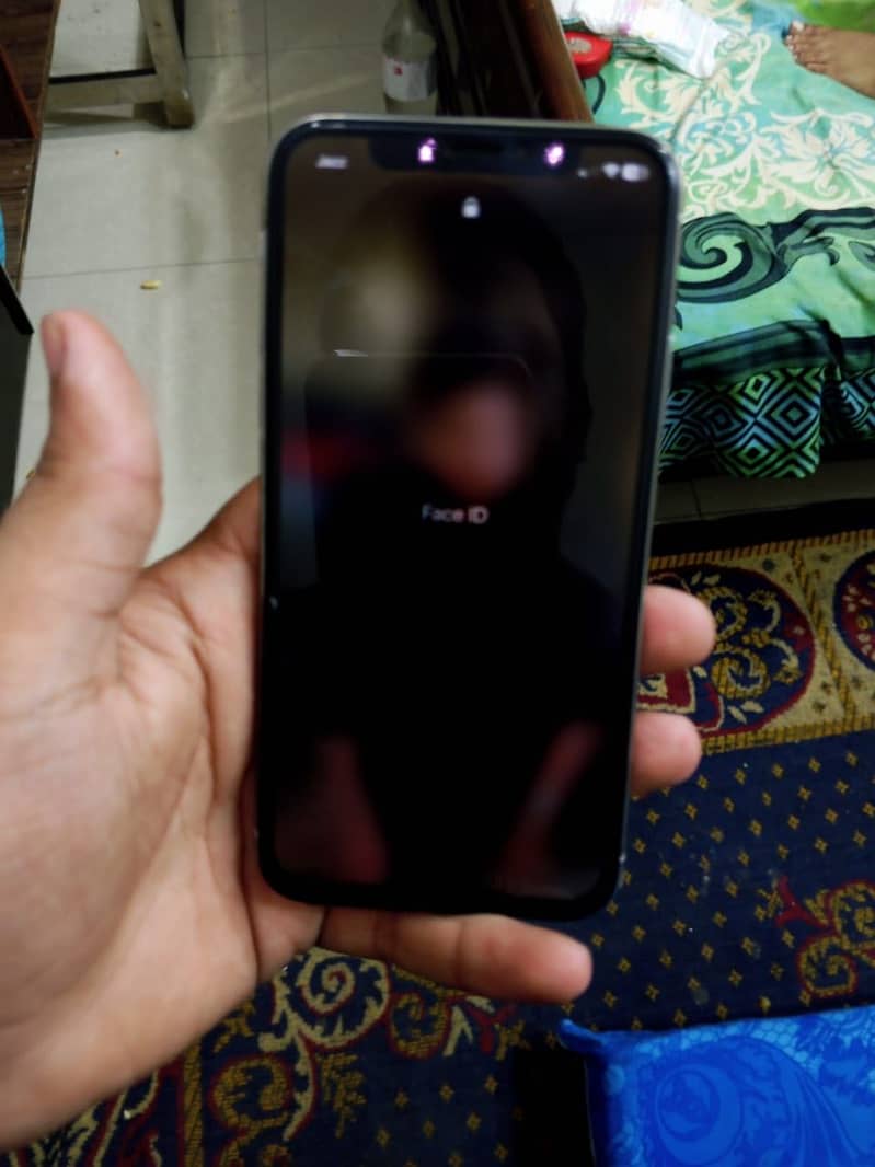 Apple iPhone X 4
