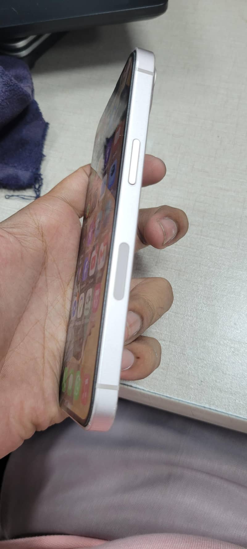 Apple iPhone 13 5