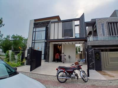 10 Marla Brand New House For Rant Sector C Jasmine Block Bahria Town Lahore