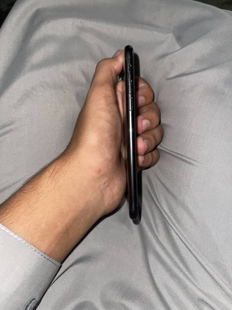 Apple iPhone 7 0