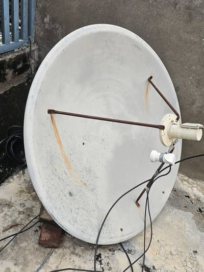3x Dish + 2x Dish Recievers + Remotes