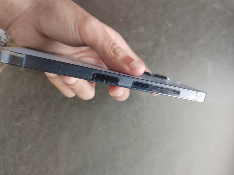 Apple iPhone 13 Pro 4