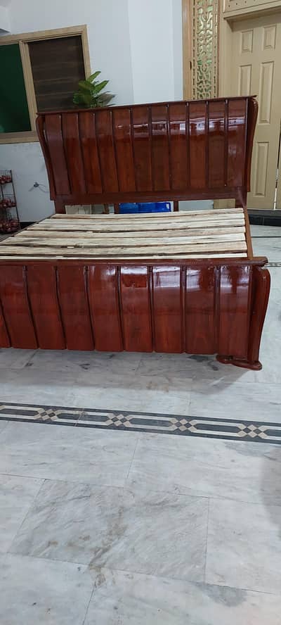 ghr ka furniture ha use nhi hwa new condition bed