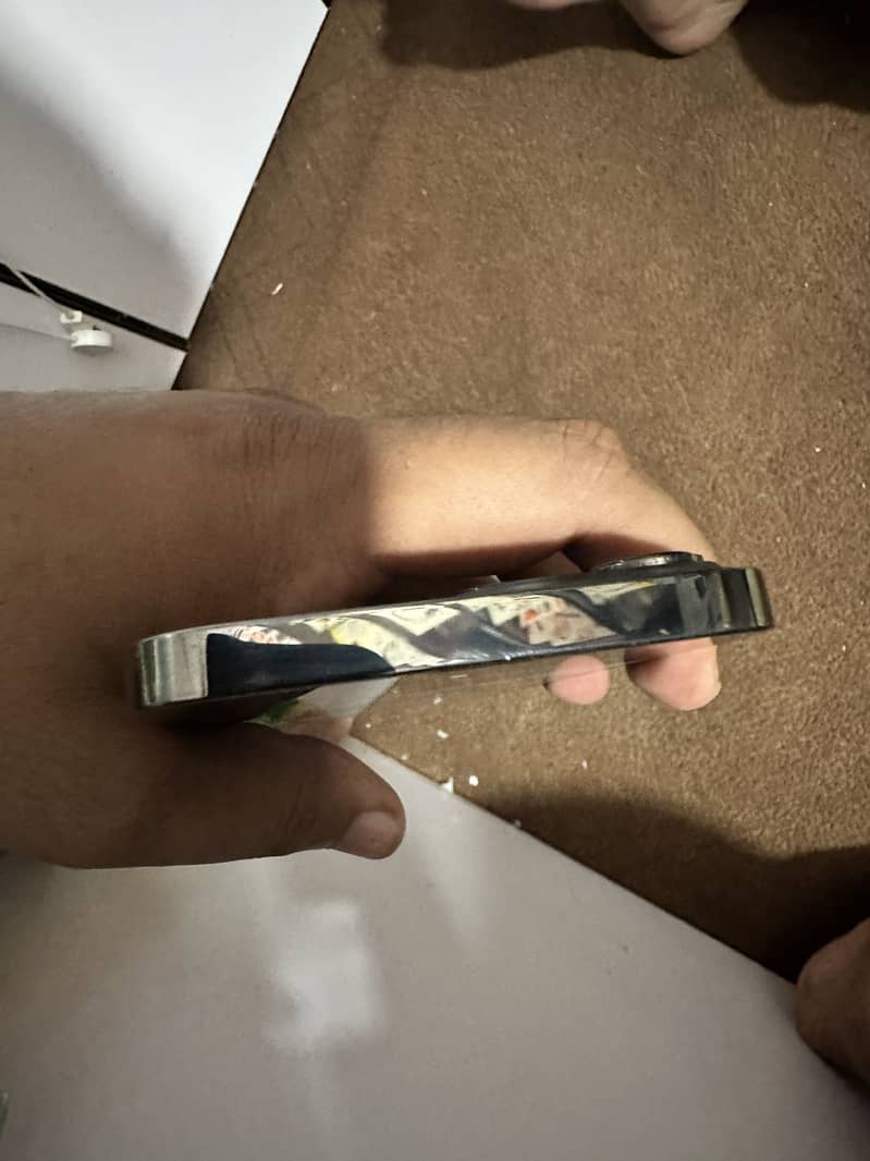 Apple iPhone 13 Pro Max 4