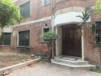 GULBERG ESTATE OFFER,1 KANAL OFFICE USE FOR RENT MAIN BOULEVARD GULBERG II LAHORE