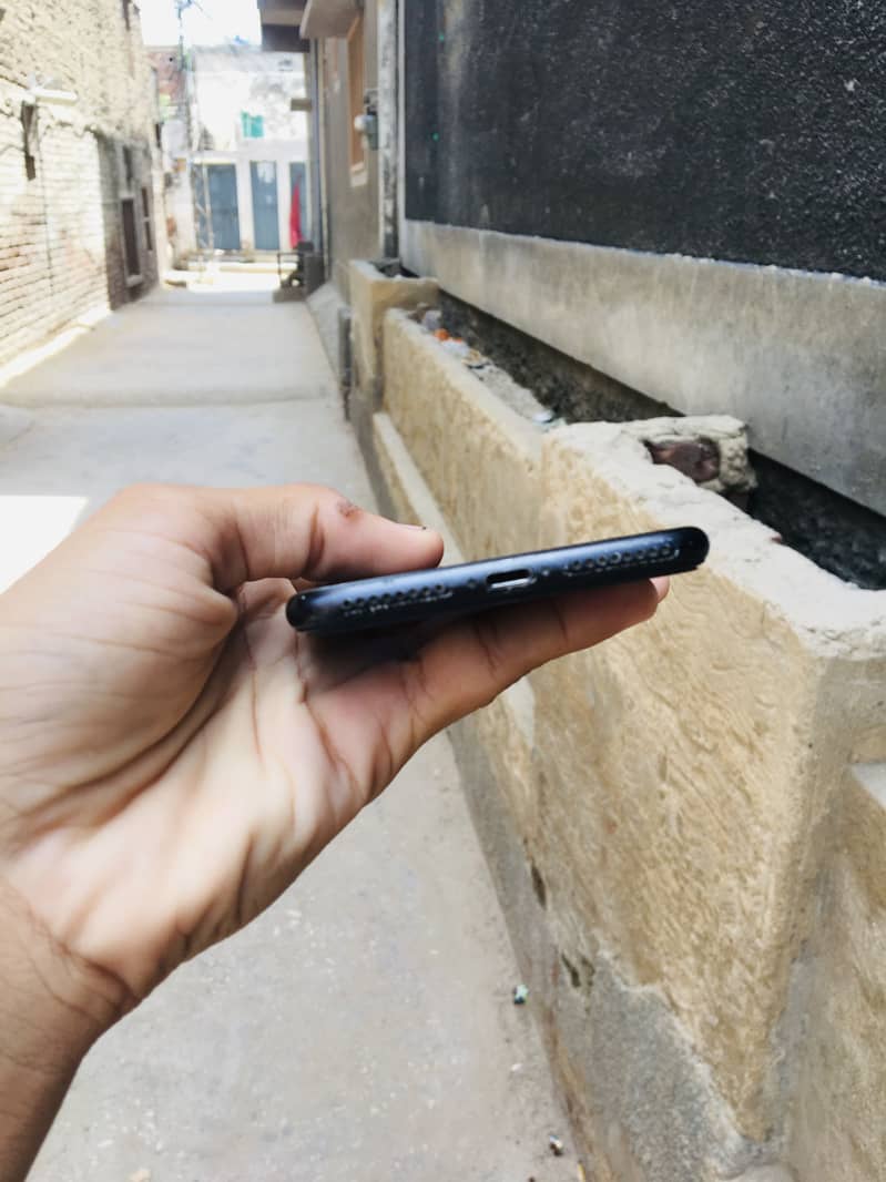 Apple iPhone 7 Plus 9