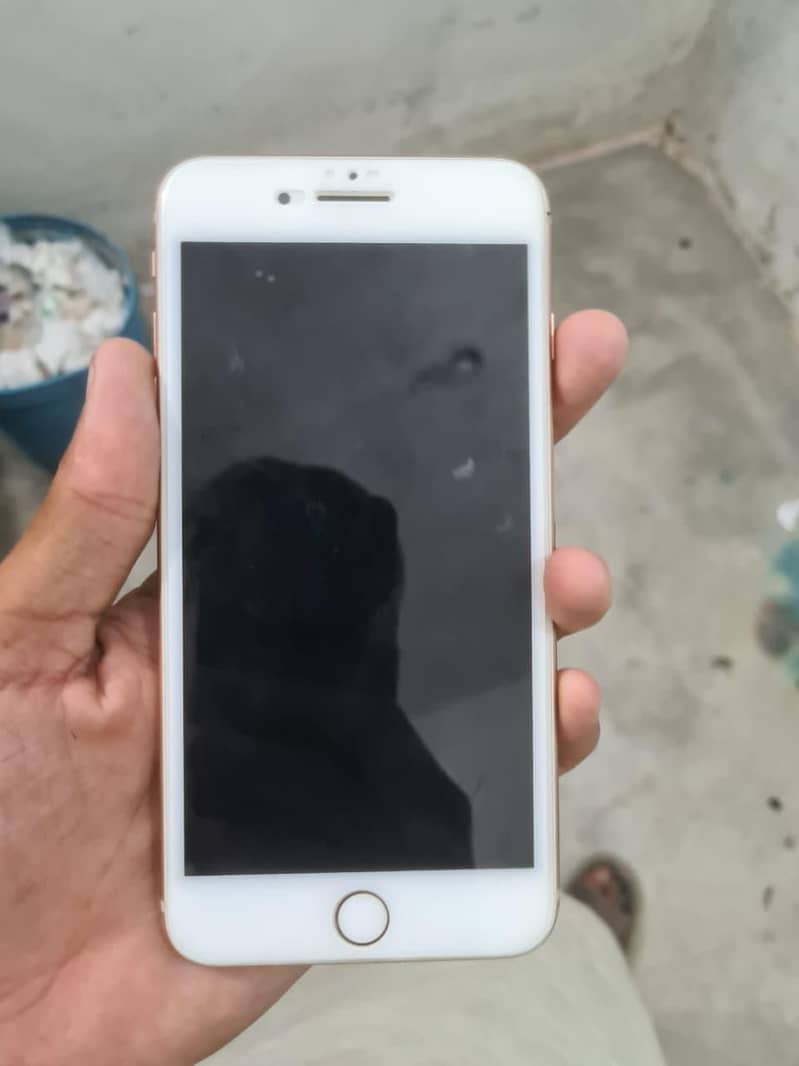Apple iPhone 8 Plus 3