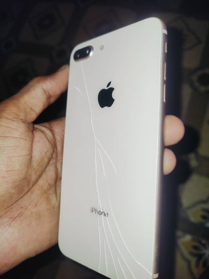 Apple iPhone 8 Plus 4