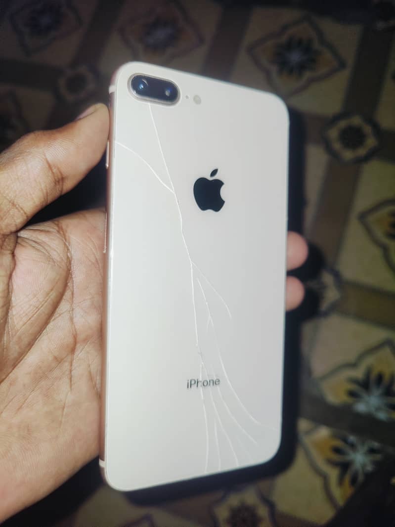 Apple iPhone 8 Plus 9