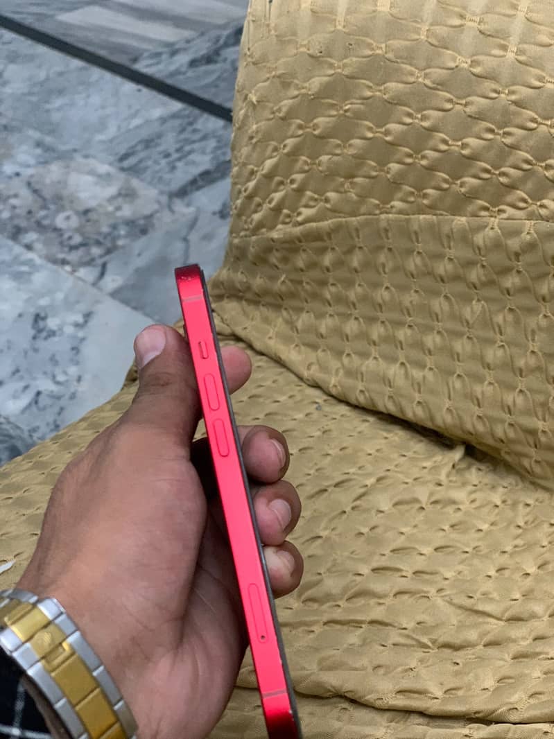 Apple iPhone 13 5