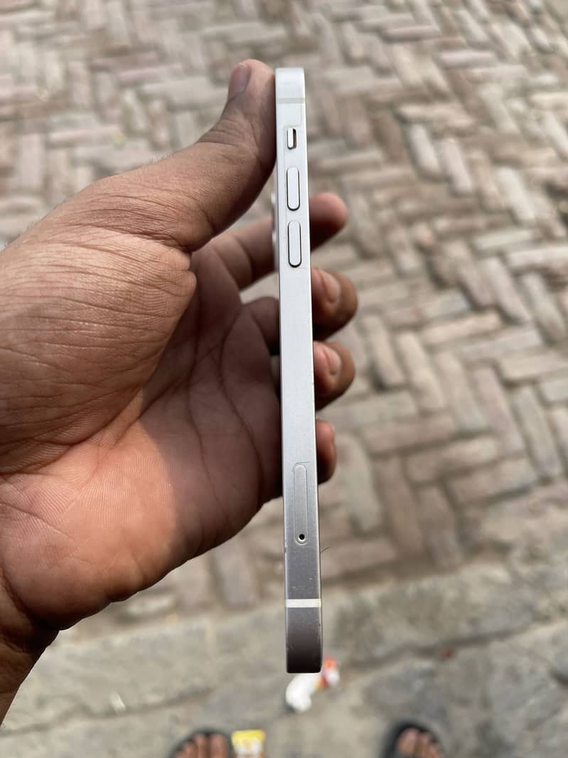 Apple iPhone 12 1