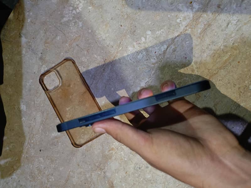 Apple iPhone 13 9