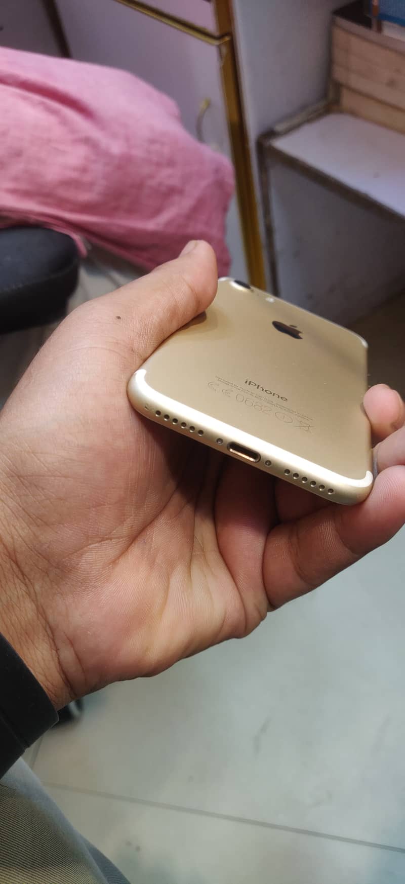 Apple iPhone 7 0