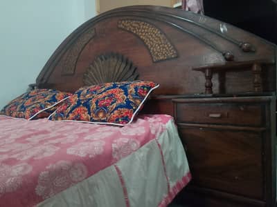 Double bed with side drawers