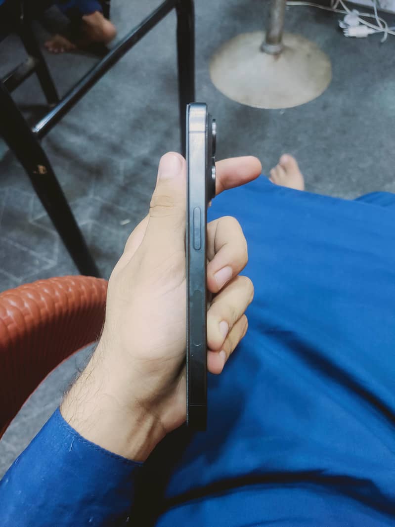 Apple iPhone 15 Pro 3