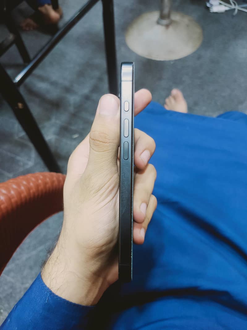 Apple iPhone 15 Pro 4