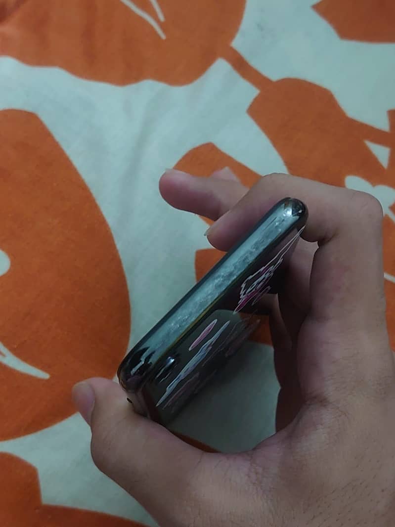 Apple iPhone X 3