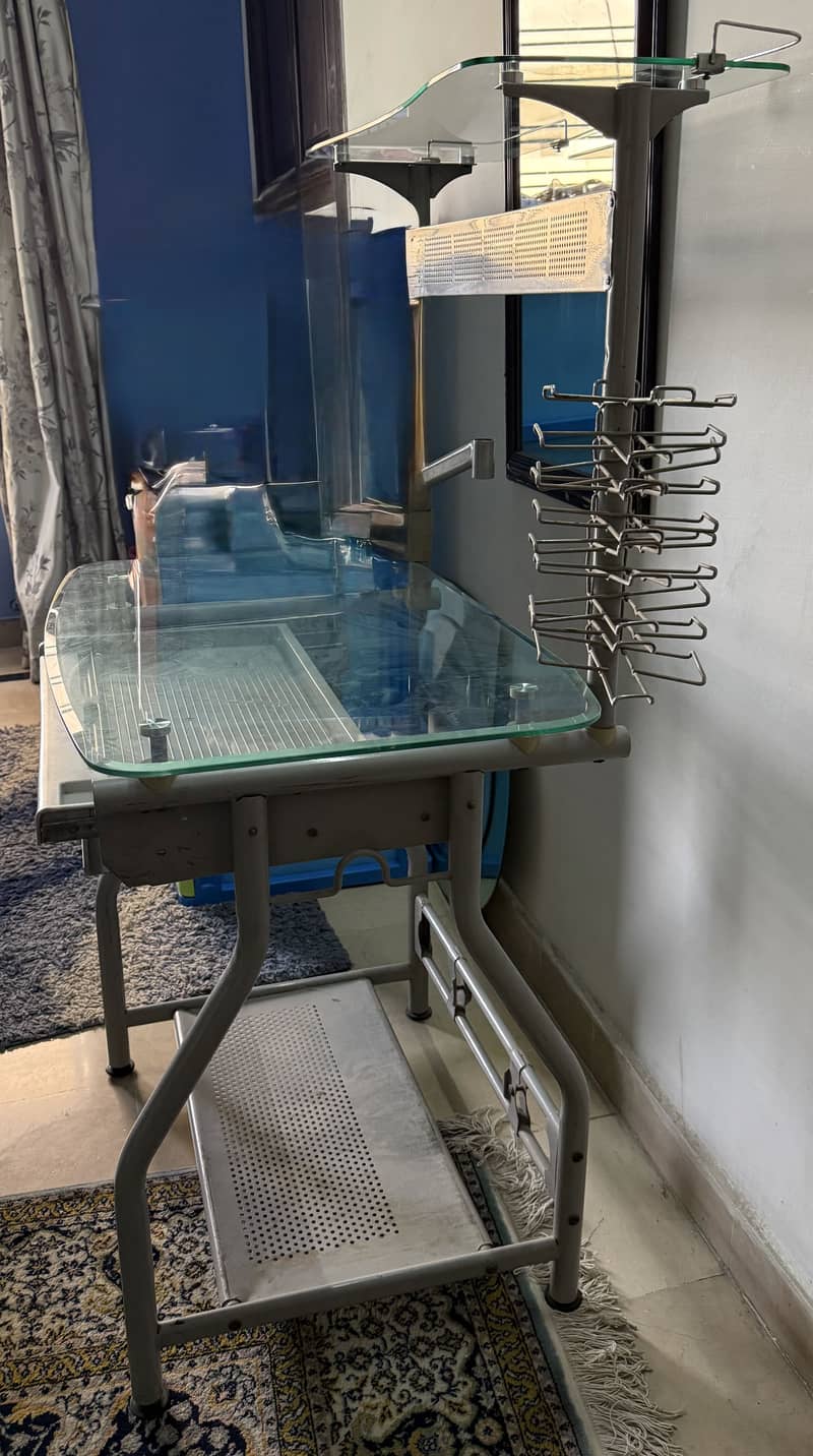 Computer Table 1