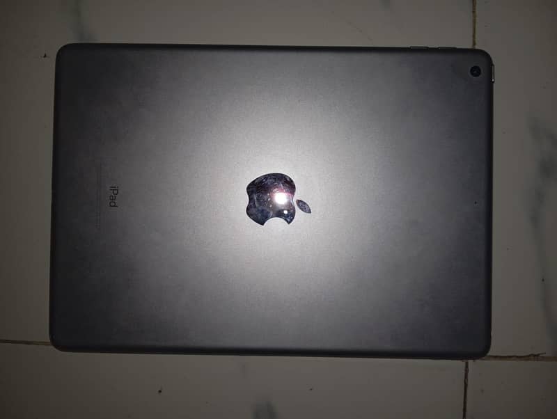 Ipad 6 generation (Wifi) 1