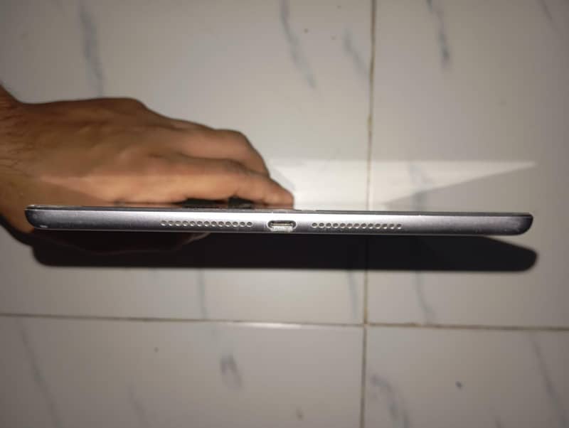 Ipad 6 generation (Wifi) 4