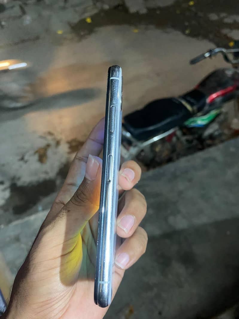 Apple iPhone X 3