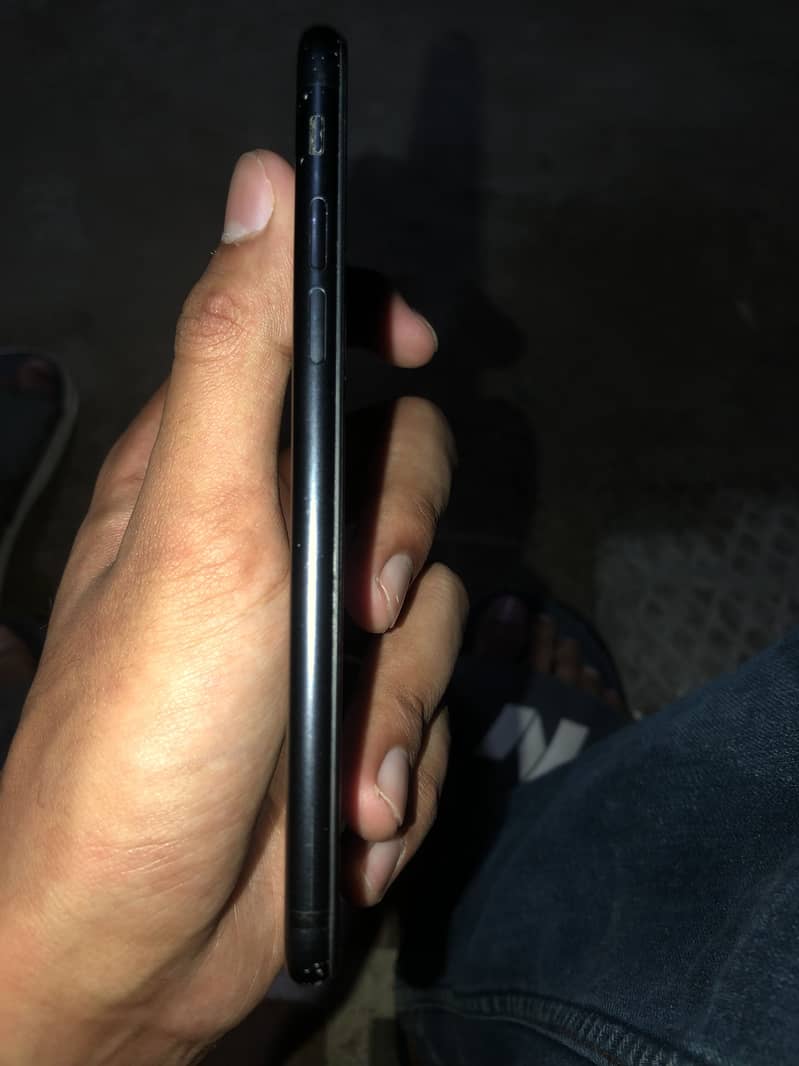 Apple iPhone 7 3